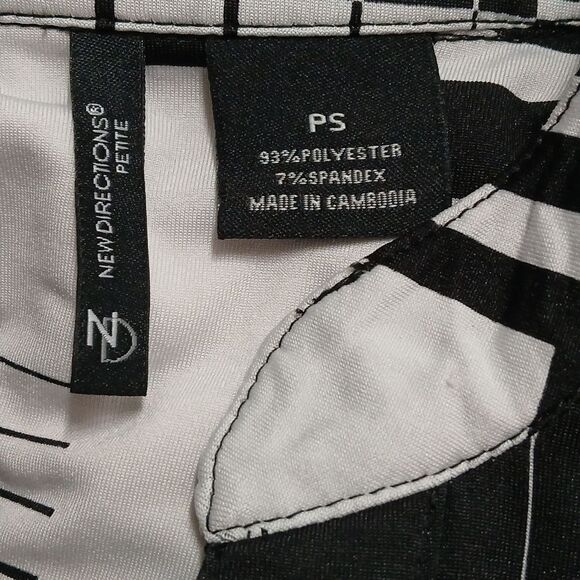 New Directions black white print button down business casual blouse  Sz SP - Picture 5 of 5